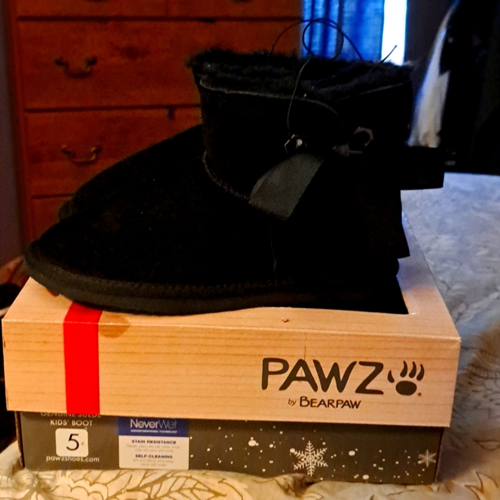 Boots.   Paws by bear paw boots size 5